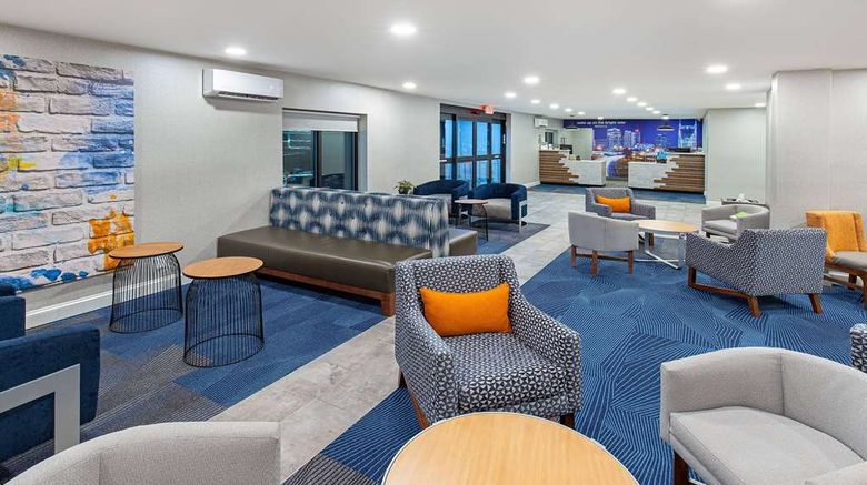 <b>La Quinta Inn & Suites Nashville Airport Lobby</b>. Images powered by <a href="https://iceportal.shijigroup.com/" title="IcePortal" target="_blank">IcePortal</a>.
