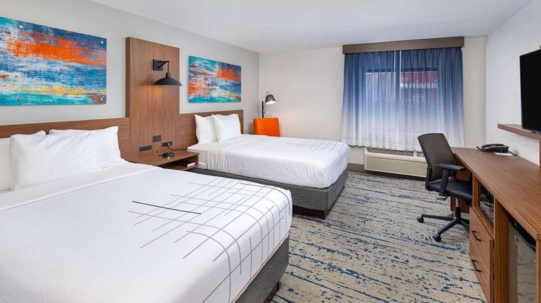 <b>La Quinta Inn & Suites Nashville Airport Room</b>. Images powered by <a href="https://iceportal.shijigroup.com/" title="IcePortal" target="_blank">IcePortal</a>.