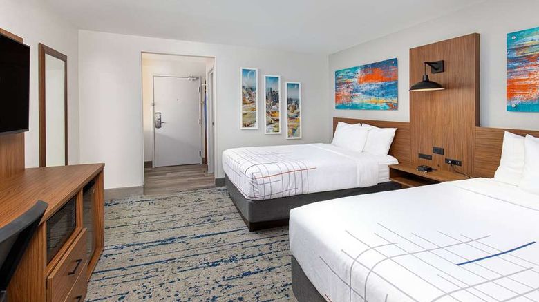 <b>La Quinta Inn & Suites Nashville Airport Room</b>. Images powered by <a href="https://iceportal.shijigroup.com/" title="IcePortal" target="_blank">IcePortal</a>.