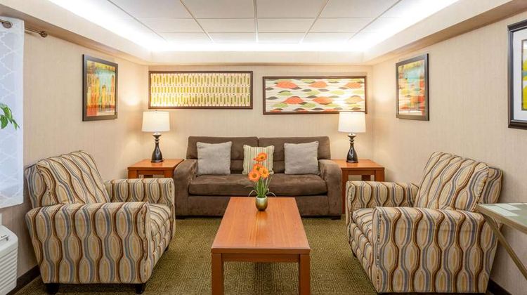 La Quinta Inn Minneapolis Airport Lobby