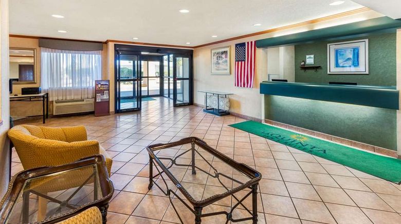 <b>La Quinta Inn Las Cruces Lobby</b>. Images powered by <a href="https://iceportal.shijigroup.com/" title="IcePortal" target="_blank">IcePortal</a>.