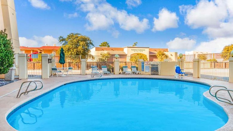 <b>La Quinta Inn Las Cruces Pool</b>. Images powered by <a href="https://iceportal.shijigroup.com/" title="IcePortal" target="_blank">IcePortal</a>.