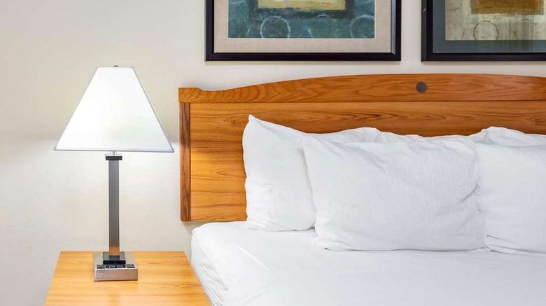 <b>La Quinta Inn & Suites El Paso East Room</b>. Images powered by <a href="https://iceportal.shijigroup.com/" title="IcePortal" target="_blank">IcePortal</a>.