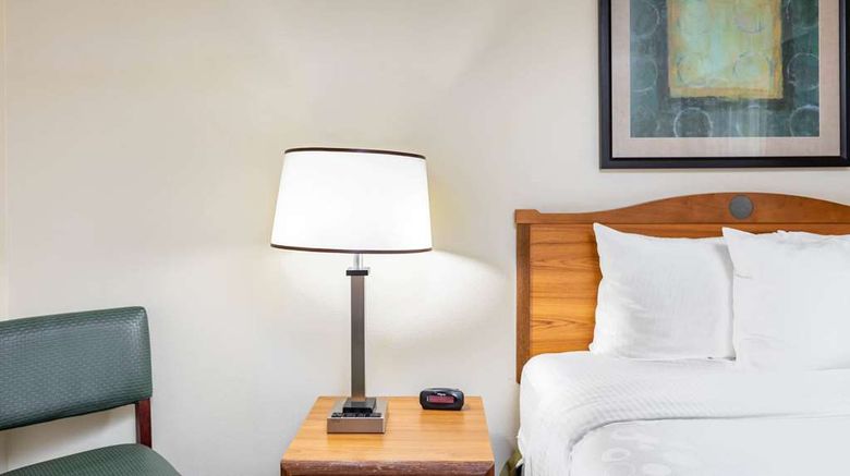 <b>La Quinta Inn & Suites El Paso East Room</b>. Images powered by <a href="https://iceportal.shijigroup.com/" title="IcePortal" target="_blank">IcePortal</a>.