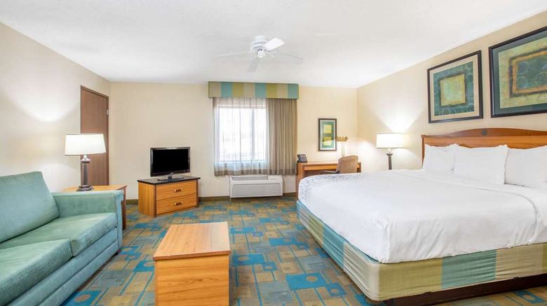<b>La Quinta Inn & Suites El Paso East Suite</b>. Images powered by <a href="https://iceportal.shijigroup.com/" title="IcePortal" target="_blank">IcePortal</a>.
