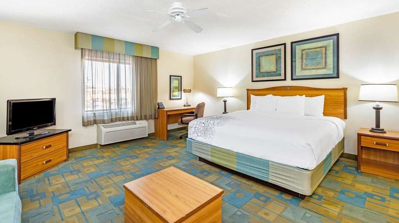 <b>La Quinta Inn & Suites El Paso East Suite</b>. Images powered by <a href="https://iceportal.shijigroup.com/" title="IcePortal" target="_blank">IcePortal</a>.