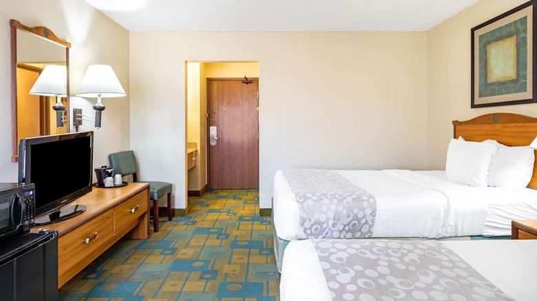 <b>La Quinta Inn & Suites El Paso East Room</b>. Images powered by <a href="https://iceportal.shijigroup.com/" title="IcePortal" target="_blank">IcePortal</a>.