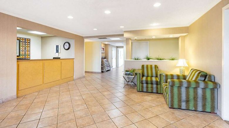 <b>La Quinta Inn & Suites El Paso East Lobby</b>. Images powered by <a href="https://iceportal.shijigroup.com/" title="IcePortal" target="_blank">IcePortal</a>.