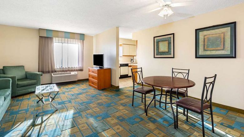 <b>La Quinta Inn & Suites El Paso East Suite</b>. Images powered by <a href="https://iceportal.shijigroup.com/" title="IcePortal" target="_blank">IcePortal</a>.