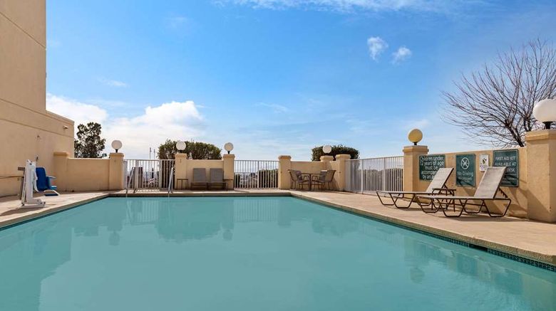 <b>La Quinta Inn & Suites El Paso East Pool</b>. Images powered by <a href="https://iceportal.shijigroup.com/" title="IcePortal" target="_blank">IcePortal</a>.