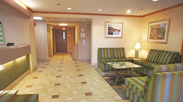 <b>La Quinta Inn El Paso West Lobby</b>. Images powered by <a href="https://iceportal.shijigroup.com/" title="IcePortal" target="_blank">IcePortal</a>.