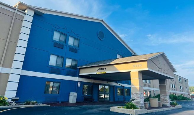 AmericInn by Wyndham Glendale Exterior