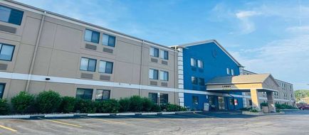 AmericInn by Wyndham Glendale Exterior