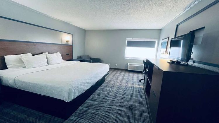 AmericInn by Wyndham Glendale Room