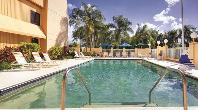 <b>La Quinta Inn Miami Airport East Pool</b>. Images powered by <a href="https://iceportal.shijigroup.com/" title="IcePortal" target="_blank">IcePortal</a>.