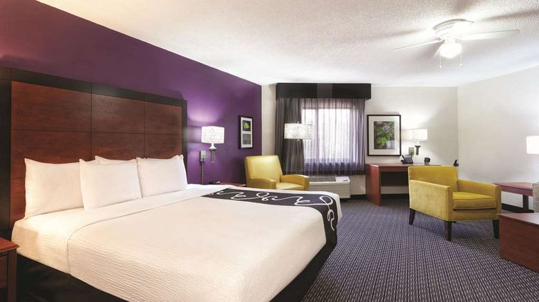 <b>La Quinta Inn Miami Airport East Room</b>. Images powered by <a href="https://iceportal.shijigroup.com/" title="IcePortal" target="_blank">IcePortal</a>.