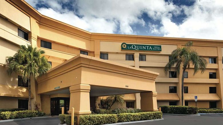 <b>La Quinta Inn Miami Airport East Exterior</b>. Images powered by <a href="https://iceportal.shijigroup.com/" title="IcePortal" target="_blank">IcePortal</a>.