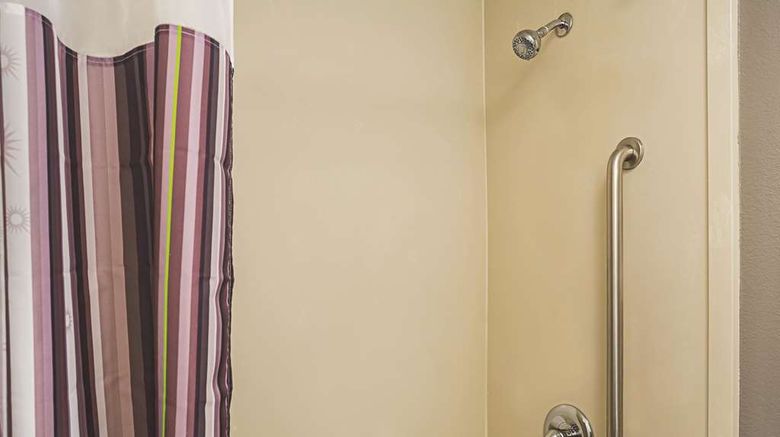 <b>La Quinta Inn Miami Airport East Room</b>. Images powered by <a href="https://iceportal.shijigroup.com/" title="IcePortal" target="_blank">IcePortal</a>.