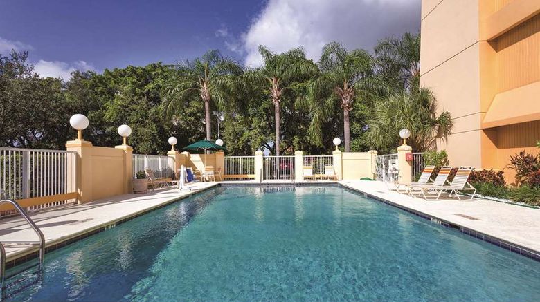 <b>La Quinta Inn Miami Airport East Pool</b>. Images powered by <a href="https://iceportal.shijigroup.com/" title="IcePortal" target="_blank">IcePortal</a>.