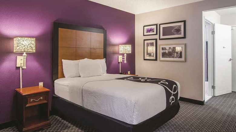 <b>La Quinta Inn Miami Airport East Room</b>. Images powered by <a href="https://iceportal.shijigroup.com/" title="IcePortal" target="_blank">IcePortal</a>.