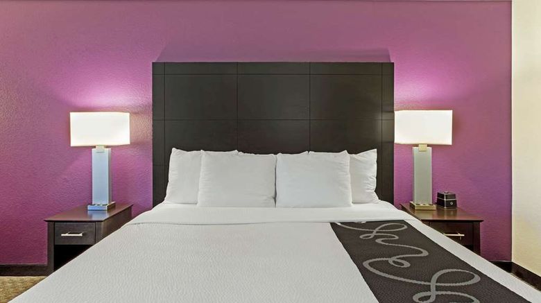 <b>La Quinta Inn & Suites Boston-Andover Room</b>. Images powered by <a href="https://iceportal.shijigroup.com/" title="IcePortal" target="_blank">IcePortal</a>.