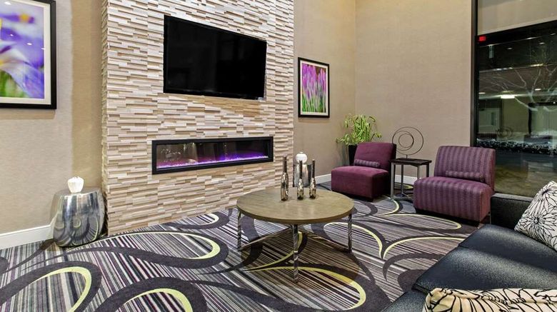 <b>La Quinta Inn & Suites Boston-Andover Lobby</b>. Images powered by <a href="https://iceportal.shijigroup.com/" title="IcePortal" target="_blank">IcePortal</a>.