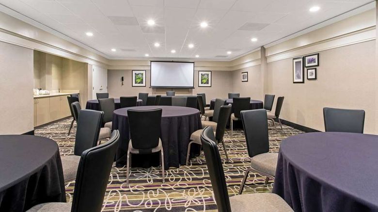 <b>La Quinta Inn & Suites Boston-Andover Meeting</b>. Images powered by <a href="https://iceportal.shijigroup.com/" title="IcePortal" target="_blank">IcePortal</a>.