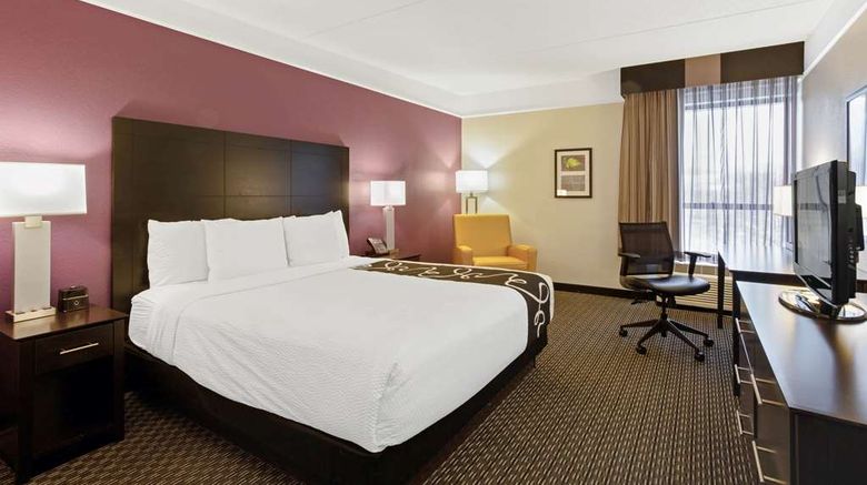 <b>La Quinta Inn & Suites Boston-Andover Suite</b>. Images powered by <a href="https://iceportal.shijigroup.com/" title="IcePortal" target="_blank">IcePortal</a>.