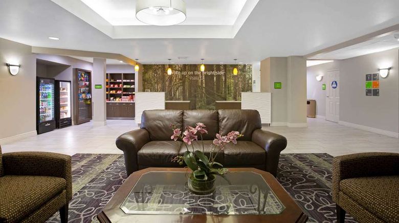 <b>La Quinta Inn & Suites Visalia Lobby</b>. Images powered by <a href="https://iceportal.shijigroup.com/" title="IcePortal" target="_blank">IcePortal</a>.