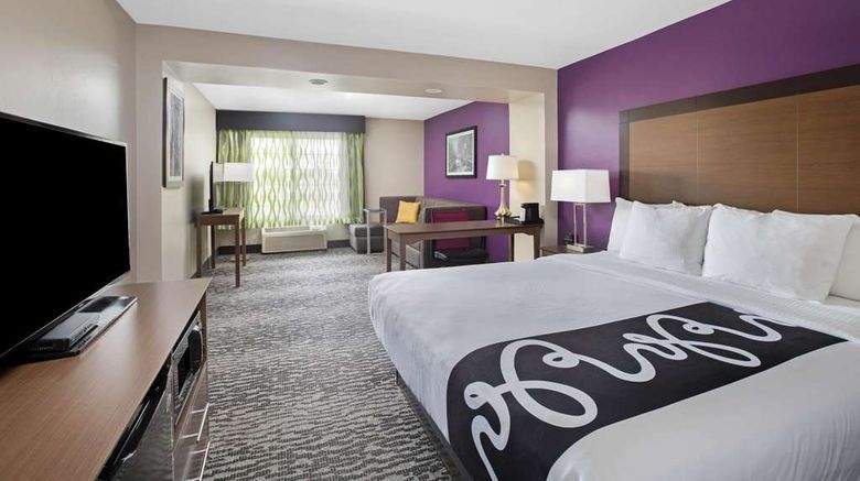 <b>La Quinta Inn & Suites Visalia Suite</b>. Images powered by <a href="https://iceportal.shijigroup.com/" title="IcePortal" target="_blank">IcePortal</a>.