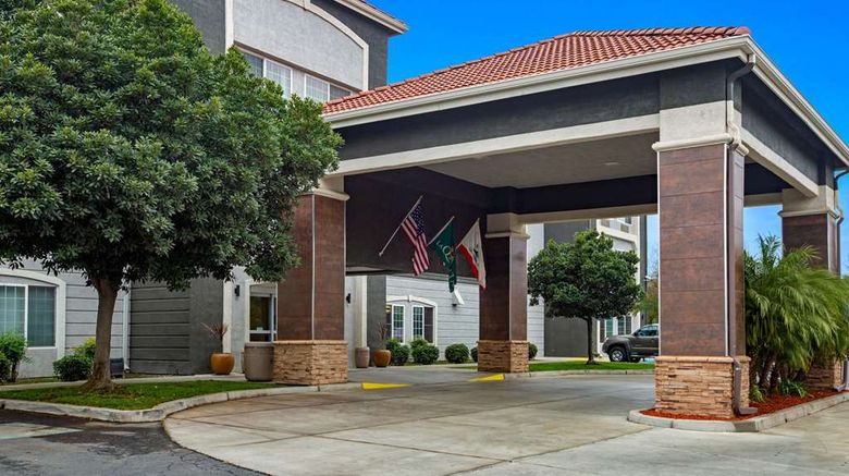 <b>La Quinta Inn & Suites Visalia Exterior</b>. Images powered by <a href="https://iceportal.shijigroup.com/" title="IcePortal" target="_blank">IcePortal</a>.