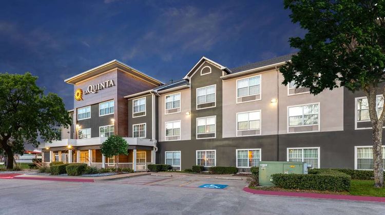 La Quinta Inn & Suites Rockwall Exterior