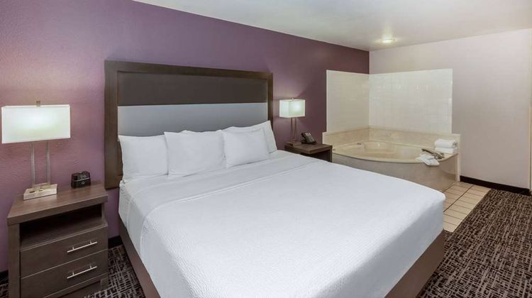 La Quinta Inn & Suites Rockwall Suite