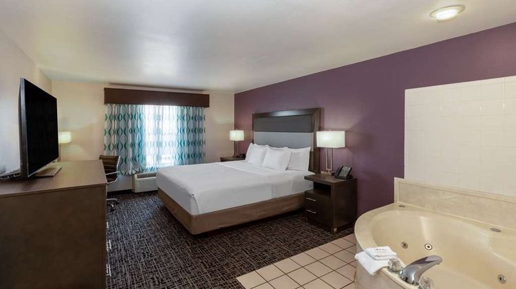 La Quinta Inn & Suites Rockwall Suite