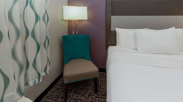 <b>La Quinta Inn & Suites Rockwall Room</b>. Images powered by <a href="https://iceportal.shijigroup.com/" title="IcePortal" target="_blank">IcePortal</a>.