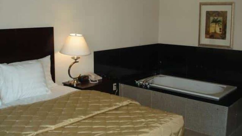 <b>La Quinta Inn & Suites Port Orange Suite</b>. Images powered by <a href="https://iceportal.shijigroup.com/" title="IcePortal" target="_blank">IcePortal</a>.