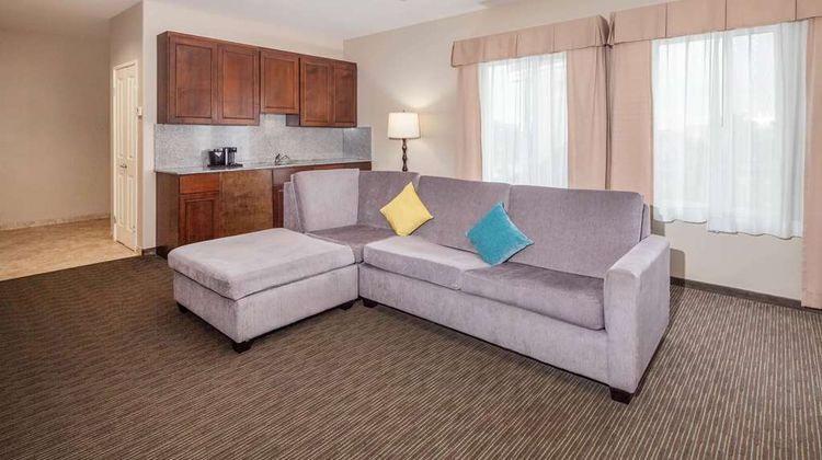 La Quinta Inn & Suites Inglewood Suite