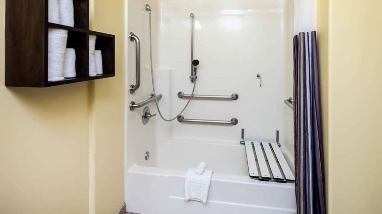 <b>La Quinta Inn & Suites Inglewood Room</b>. Images powered by <a href="https://iceportal.shijigroup.com/" title="IcePortal" target="_blank">IcePortal</a>.