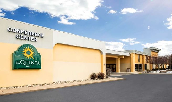 La Quinta Inn Davenport Exterior