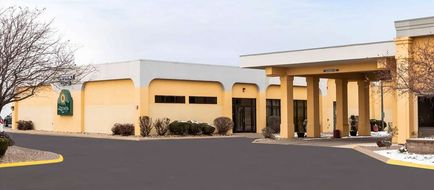 La Quinta Inn Davenport Exterior