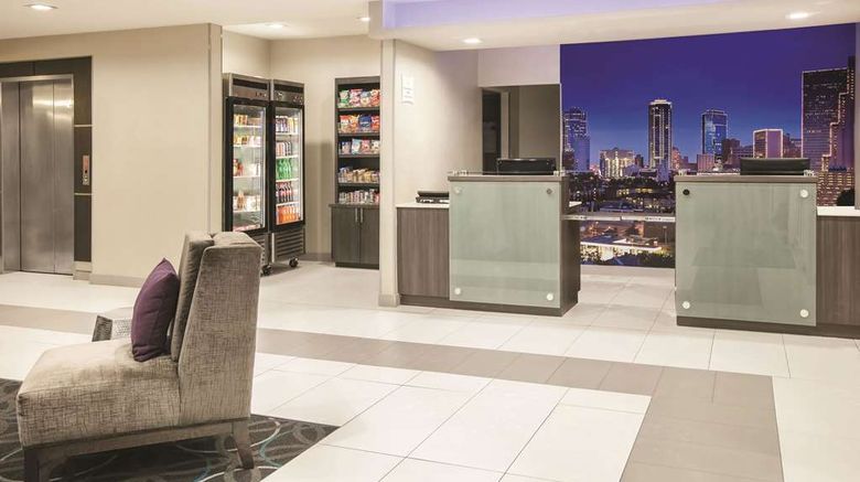 <b>La Quinta Inn & Suites Dallas Mesquite Lobby</b>. Images powered by <a href="https://iceportal.shijigroup.com/" title="IcePortal" target="_blank">IcePortal</a>.