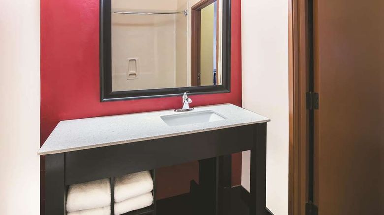 <b>La Quinta Inn & Suites Dallas Mesquite Room</b>. Images powered by <a href="https://iceportal.shijigroup.com/" title="IcePortal" target="_blank">IcePortal</a>.