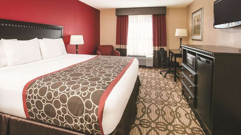 <b>La Quinta Inn & Suites Dallas Mesquite Room</b>. Images powered by <a href="https://iceportal.shijigroup.com/" title="IcePortal" target="_blank">IcePortal</a>.