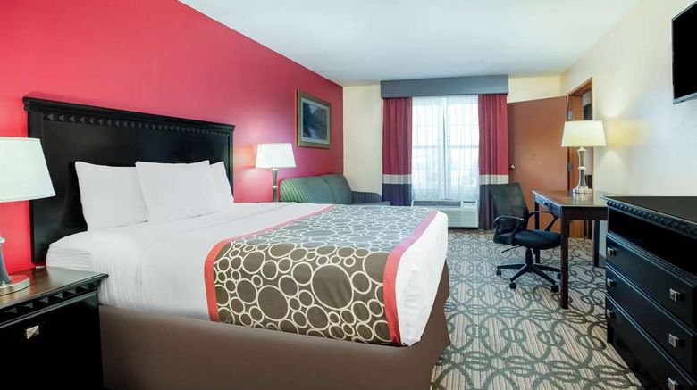 <b>La Quinta Inn & Suites Dallas Mesquite Suite</b>. Images powered by <a href="https://iceportal.shijigroup.com/" title="IcePortal" target="_blank">IcePortal</a>.