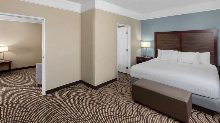 La Quinta Inn & Suites Houma Suite