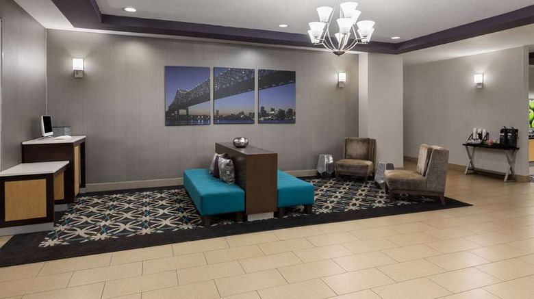 <b>La Quinta Inn & Suites Houma Lobby</b>. Images powered by <a href="https://iceportal.shijigroup.com/" title="IcePortal" target="_blank">IcePortal</a>.