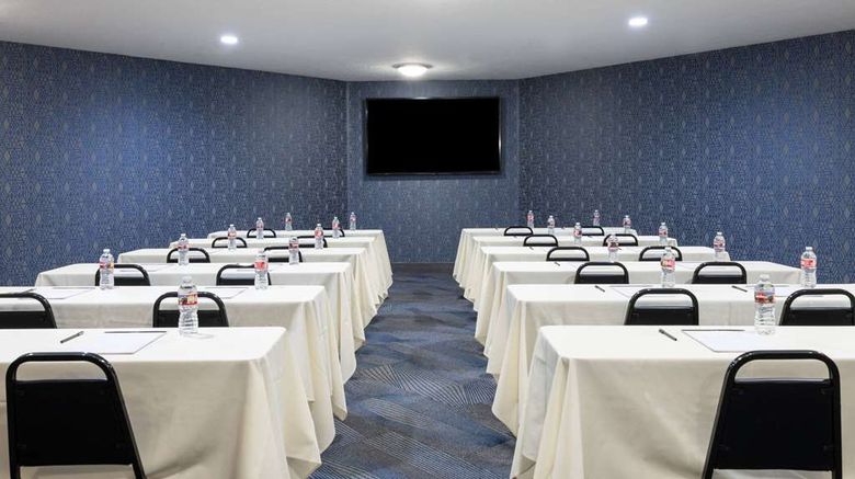 <b>La Quinta Inn & Suites St. George Meeting</b>. Images powered by <a href="https://iceportal.shijigroup.com/" title="IcePortal" target="_blank">IcePortal</a>.