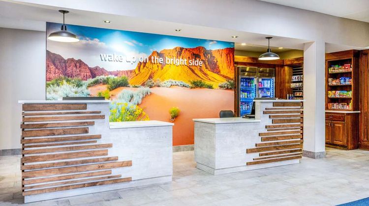 La Quinta Inn & Suites St. George Lobby