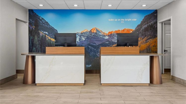 La Quinta Inn & Suites Rifle Lobby