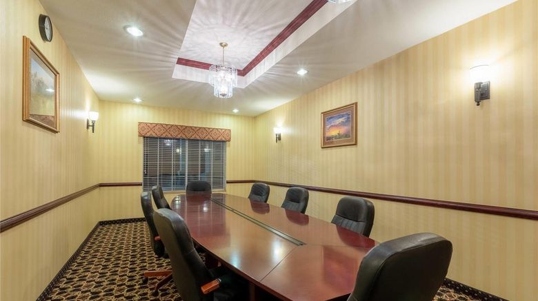 <b>La Quinta Inn & Suites Dodge City Meeting</b>. Images powered by <a href="https://iceportal.shijigroup.com/" title="IcePortal" target="_blank">IcePortal</a>.